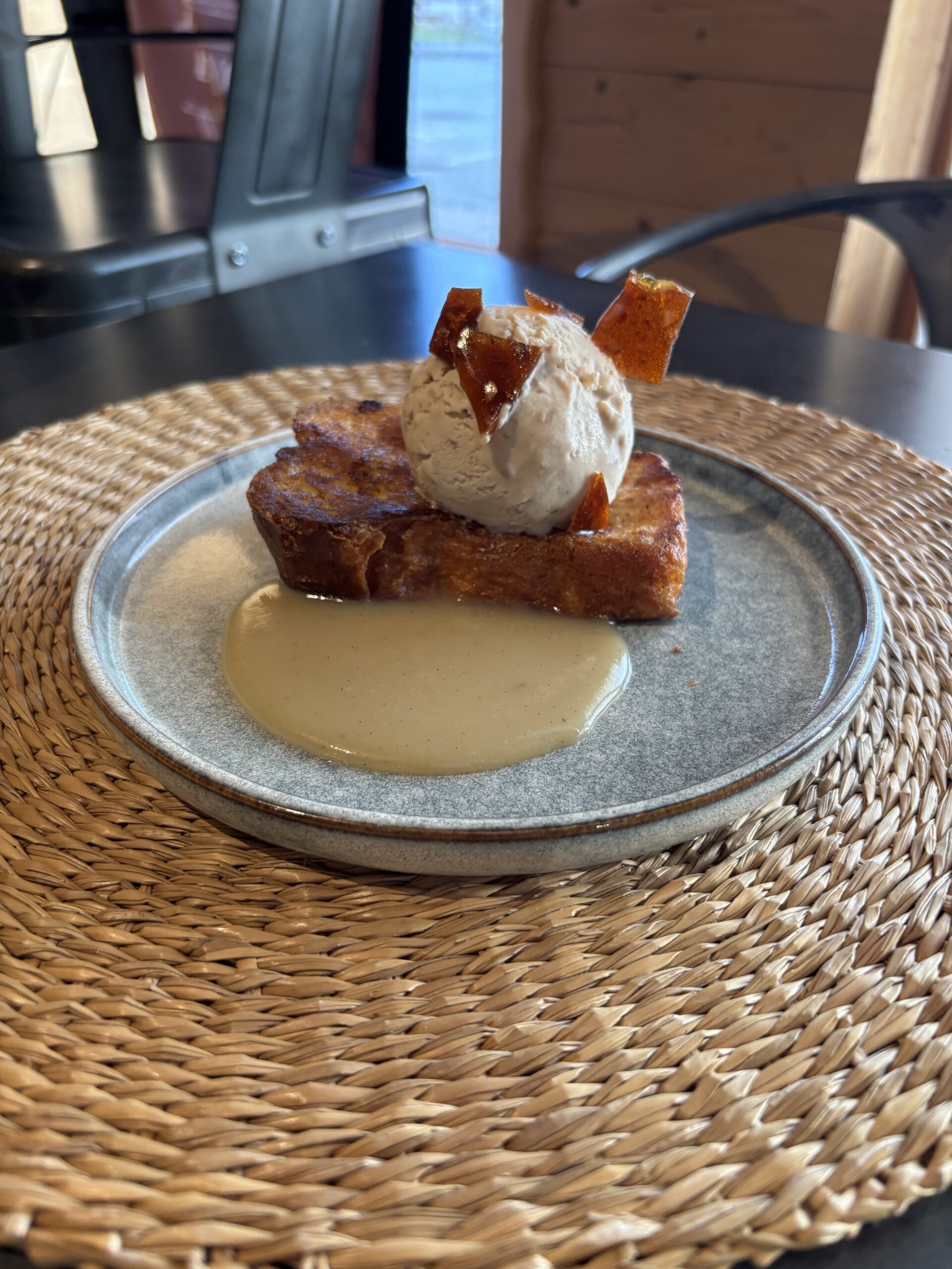 tartine des gourmands façon pain perdu glace aux noix confiture de lait<br />
 carte bistrot l epicière saint françois longchamp